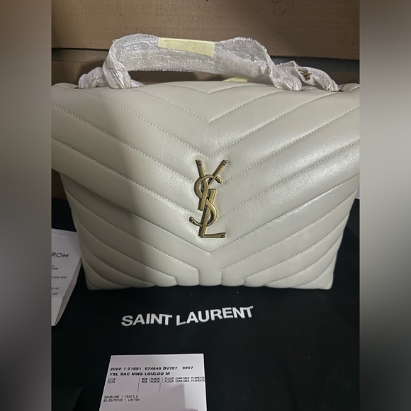 Yves saint Laurent LouLou medium shoulder bag in quilted leather - Picture 12 of 13